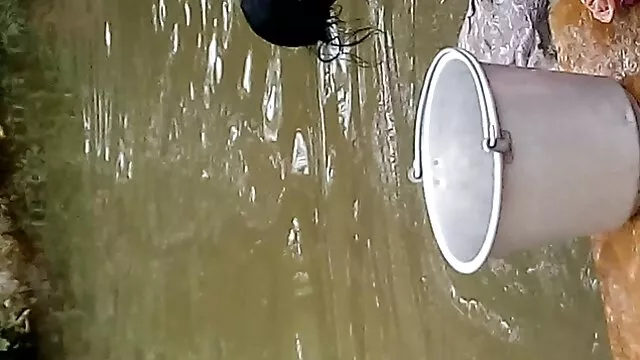 अपनी चौंकाने वाली शादी की पोशाक में गुनगुनाती हुई सेक्सी फिल्म हिंदी में फुल एचडी मुर्गा