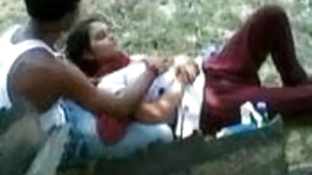 पत्नी अपने बीबीसी सेक्सी हिंदी फुल हिंदी का आनंद लेती है