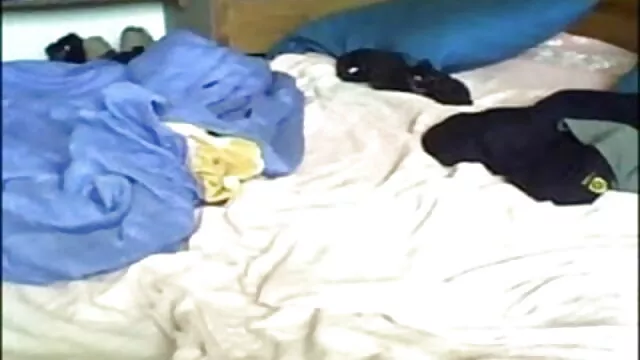 footjob हिंदी में फुल सेक्सी