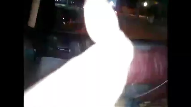 बालों वाली फुटबॉल माँ फुल सेक्सी हिंदी वीडियो पड़ोसी के डिक को उतार देती है