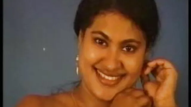हॉट एशियन चिक एक विशाल बीबीसी की सेक्सी हिंदी फुल वीडियो सवारी करता है