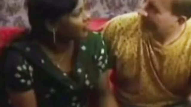 सेक्सी कुतिया गैंग गड़बड़ हो रही सेक्सी वीडियो फुल फिल्म है