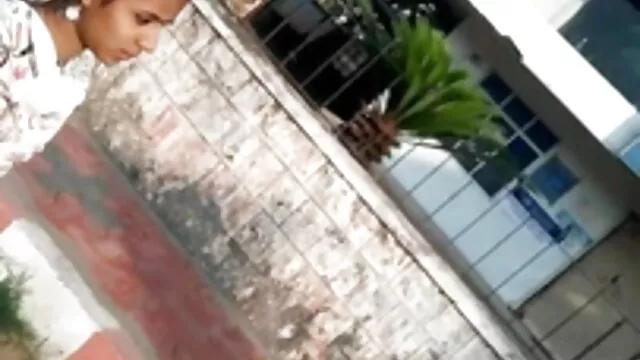 सिल्विया उसे XXL बिल्ली हिंदी सेक्सी फुल वीडियो होंठ दिखाता है
