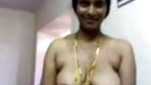 डेविन डिवाइन एक बरसात के दिन पर फुल सेक्सी हिन्दी पिक्चर फिल्म बेकार है