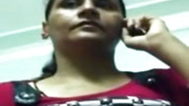 गर्म शौकिया अश्लील 1 में busty हिंदी सेक्सी फुल शौकिया फूहड़ से handjob